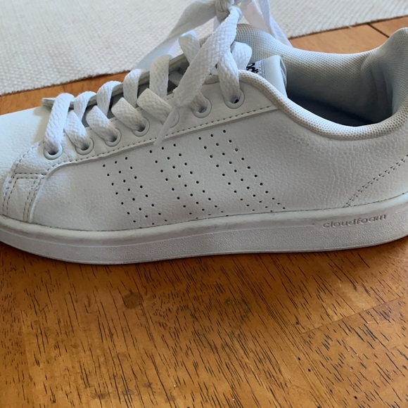 Adidas size 6 white leather sneakers - Picture 6 of 9